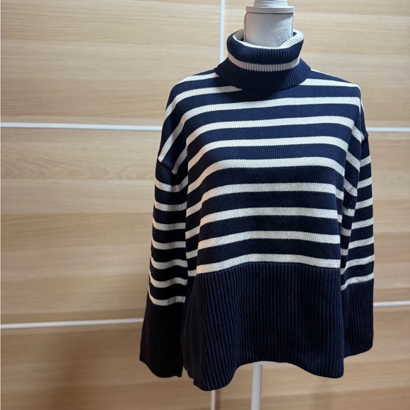 GAP 24/7 Split Hem Turtleneck Sweater - Picture 8 of 13